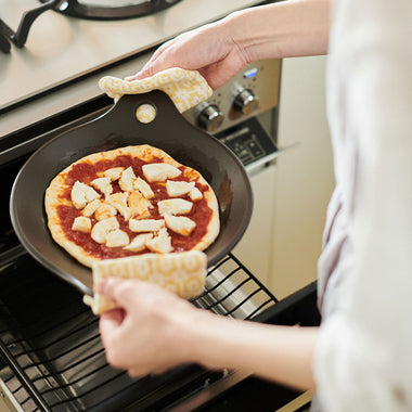 Set of heat-resistant pottery "Toban" and crispy soy sauce almonds | KitchenParty special selection set Bread Friends Championship
